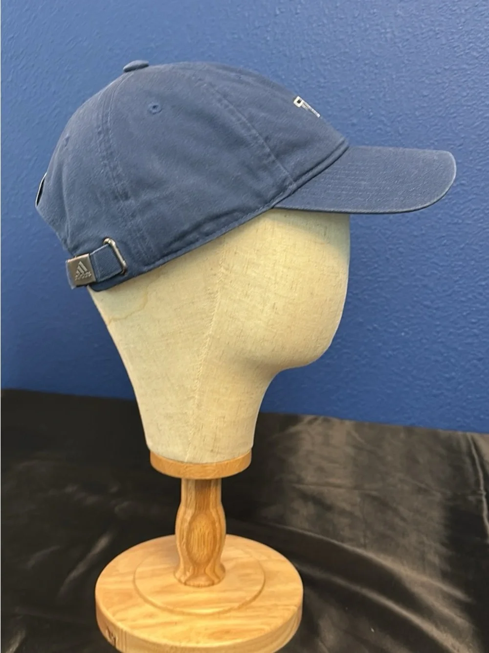 Officially Licensed Adidas NHL Tampa Bay Lightning Slouch Adjustable Dad Hat.